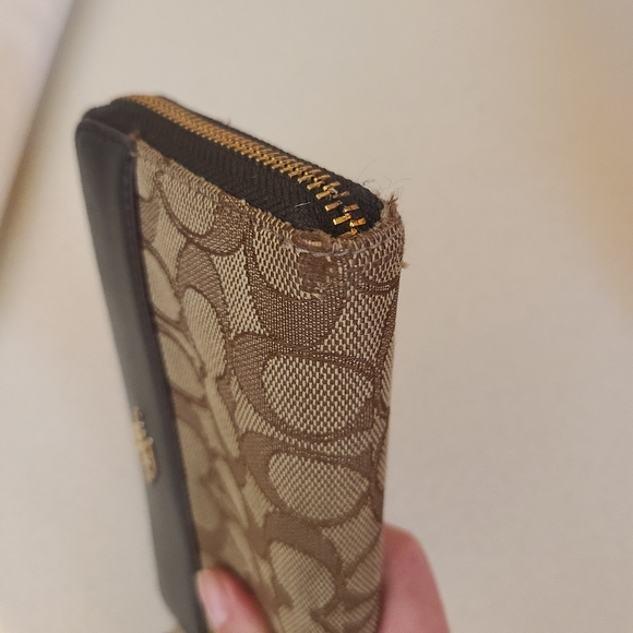 Authentic signature style Coach wallet - Picture 2 of 7